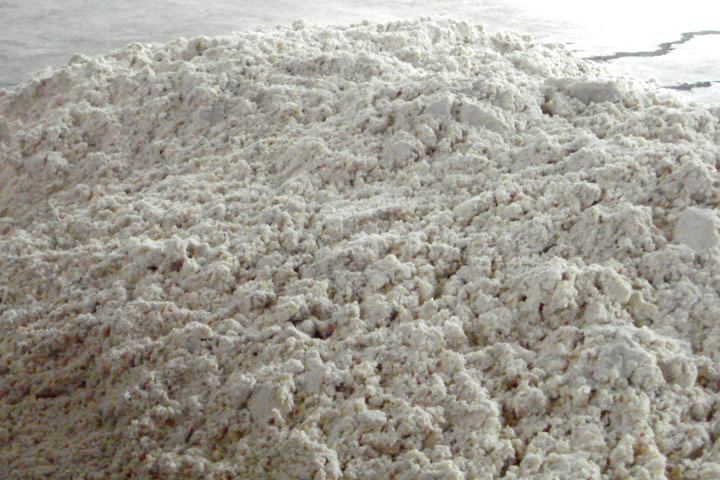 東鼎豆渣烘干機(jī)生產(chǎn)線的工藝參數(shù)和各設(shè)備技術(shù)參數(shù)及結(jié)構(gòu)的選取和設(shè)計(jì)是在經(jīng)過(guò)對(duì)豆渣物料的認(rèn)真分析研究才得出。